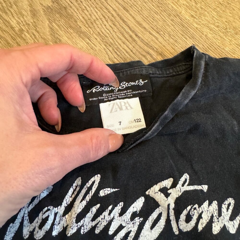 Rolling Stones Kids T-Shirt Black Distressed Logo Graphic Zara Size 7 tee - Picture 4 of 6